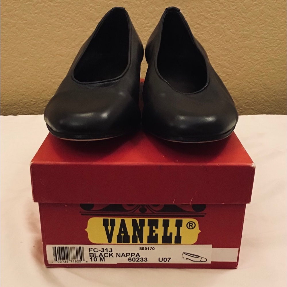 Vaneli Frankie Black Leather Flats - Size 10